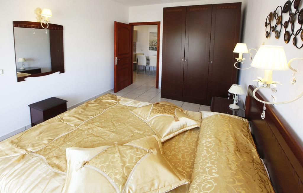Nereids Apartments And Studios Chrysi Ammoudia ภายนอก รูปภาพ