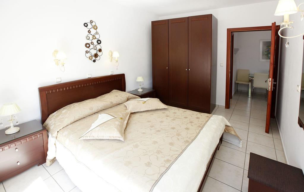 Nereids Apartments And Studios Chrysi Ammoudia ภายนอก รูปภาพ
