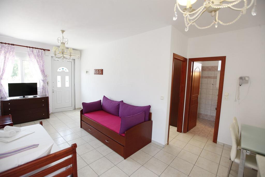 Nereids Apartments And Studios Chrysi Ammoudia ภายนอก รูปภาพ
