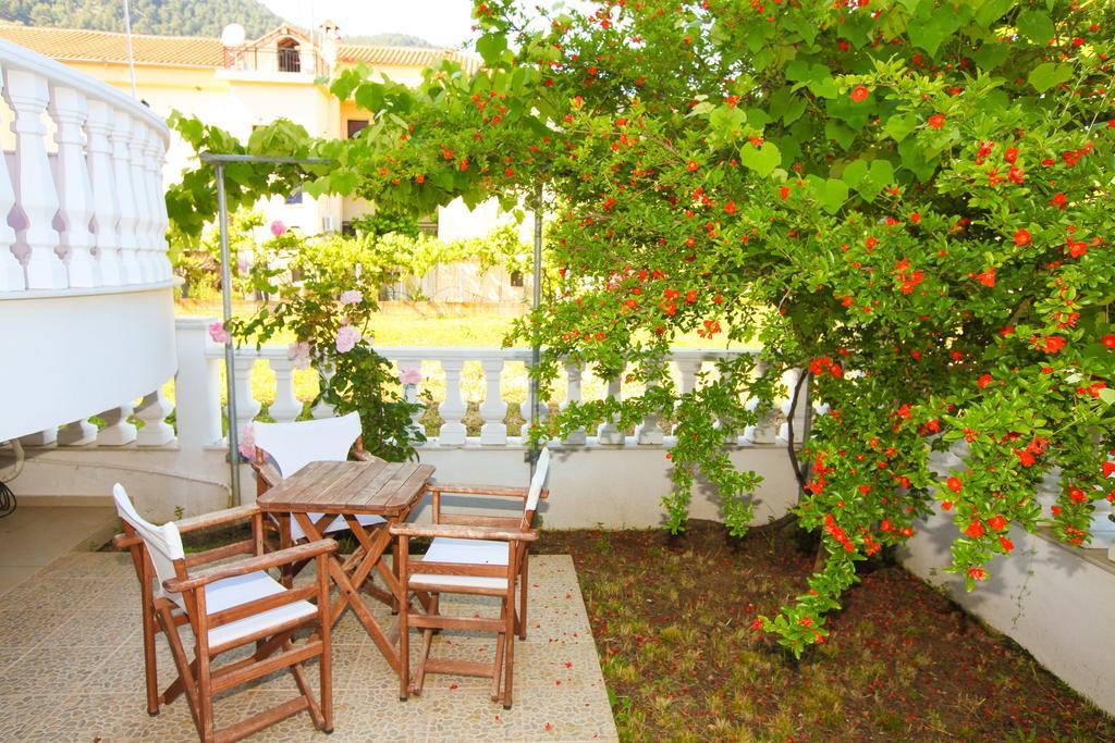 Nereids Apartments And Studios Chrysi Ammoudia ภายนอก รูปภาพ