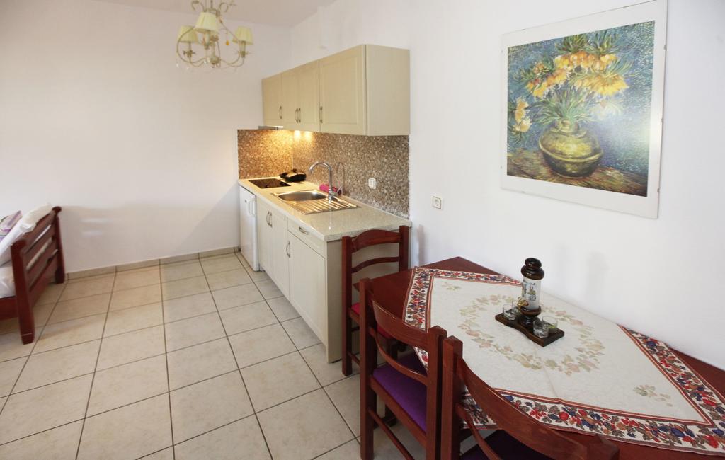 Nereids Apartments And Studios Chrysi Ammoudia ภายนอก รูปภาพ