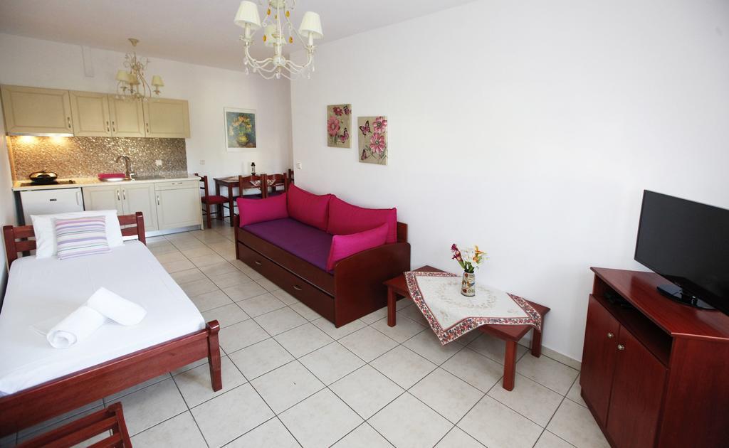 Nereids Apartments And Studios Chrysi Ammoudia ภายนอก รูปภาพ