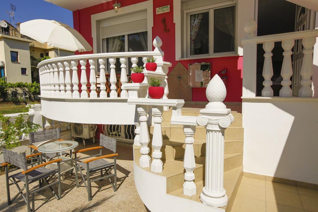 Nereids Apartments And Studios Chrysi Ammoudia ภายนอก รูปภาพ