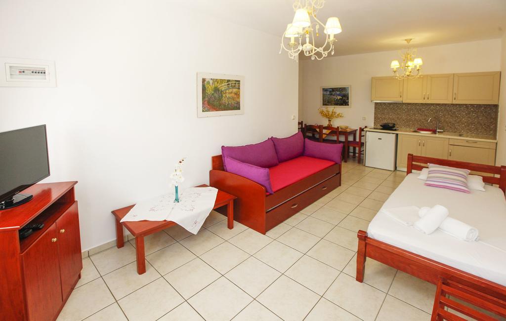 Nereids Apartments And Studios Chrysi Ammoudia ภายนอก รูปภาพ