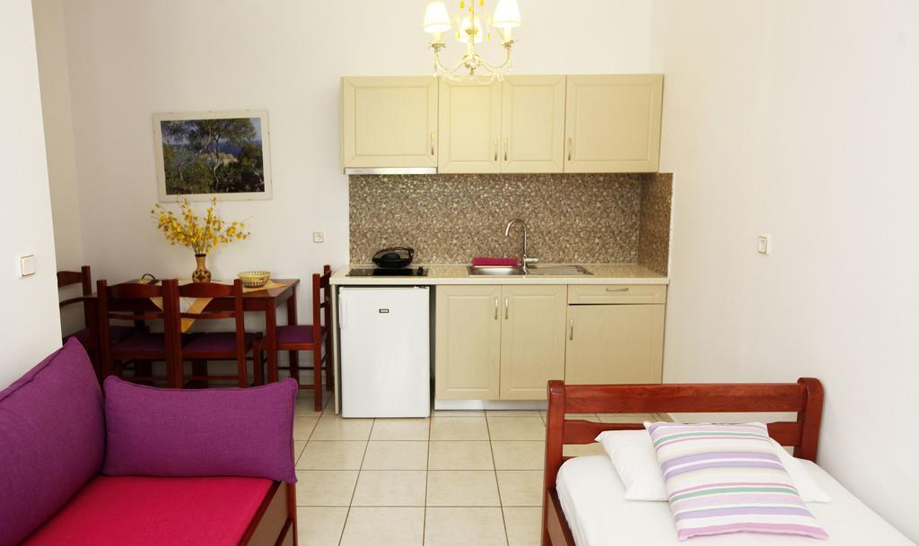 Nereids Apartments And Studios Chrysi Ammoudia ภายนอก รูปภาพ